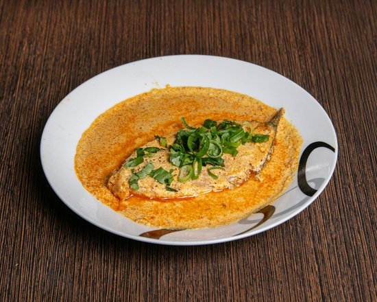 Classic Bengali Sharshe Ilish Hilsa fish cooked in pungent mustard gravy